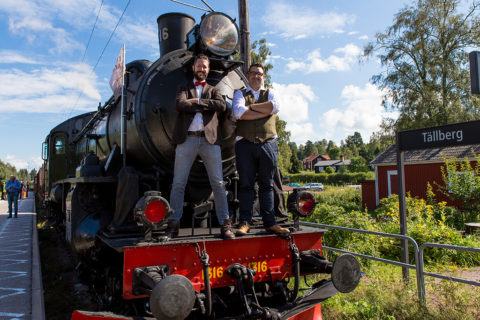 Mikael Mossvall och bryggmästare Richard Bengtsson är personerna bakom smakresorna. Foto: Mikael Göransson