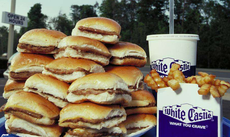 White castle hamburgare i en hög